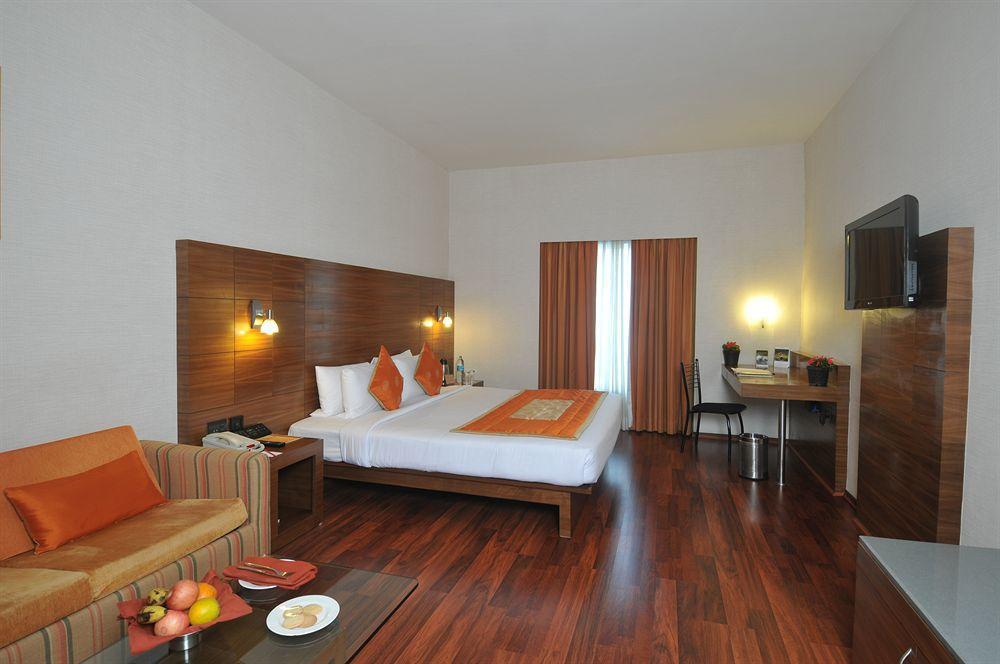 Vits Hotel Pune Exterior photo